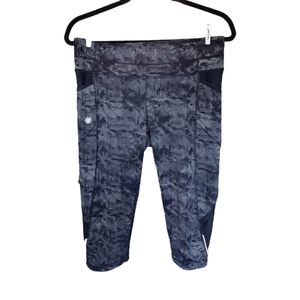 ATHLETA Be Free Knicker Capri Dot Maze Crop